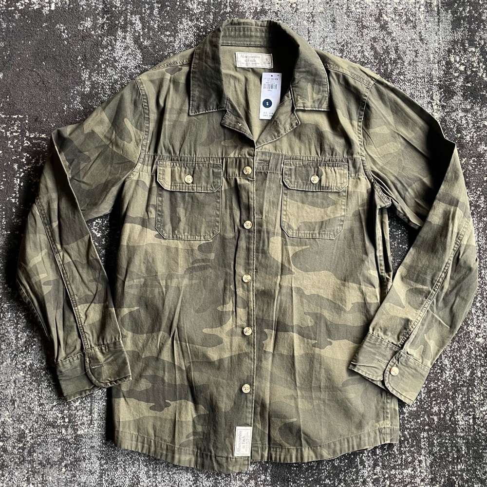 Abercrombie & Fitch Men’s Camo shirt - Size Small